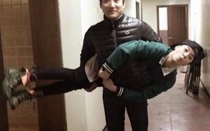 Cười té ghế với chùm ảnh sao Hàn nổi hứng trêu chọc cả bầu sô